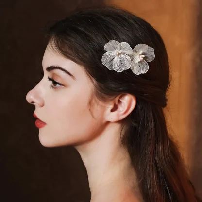 Stylish Floral Headpiece with Luxury Design - Image 3