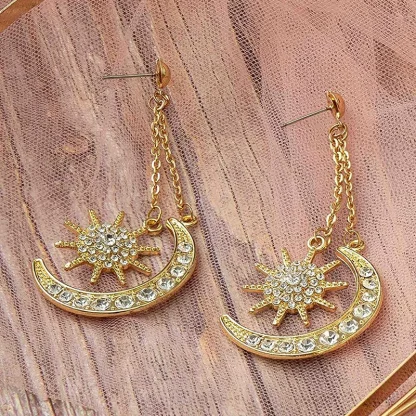 Creative Headpiece with Moon and Star Decor - Image 7